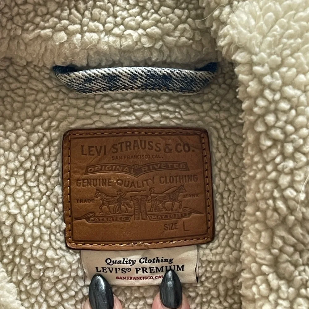 LEVI’S Sherpa Denim Jacket - Picture 4 of 6